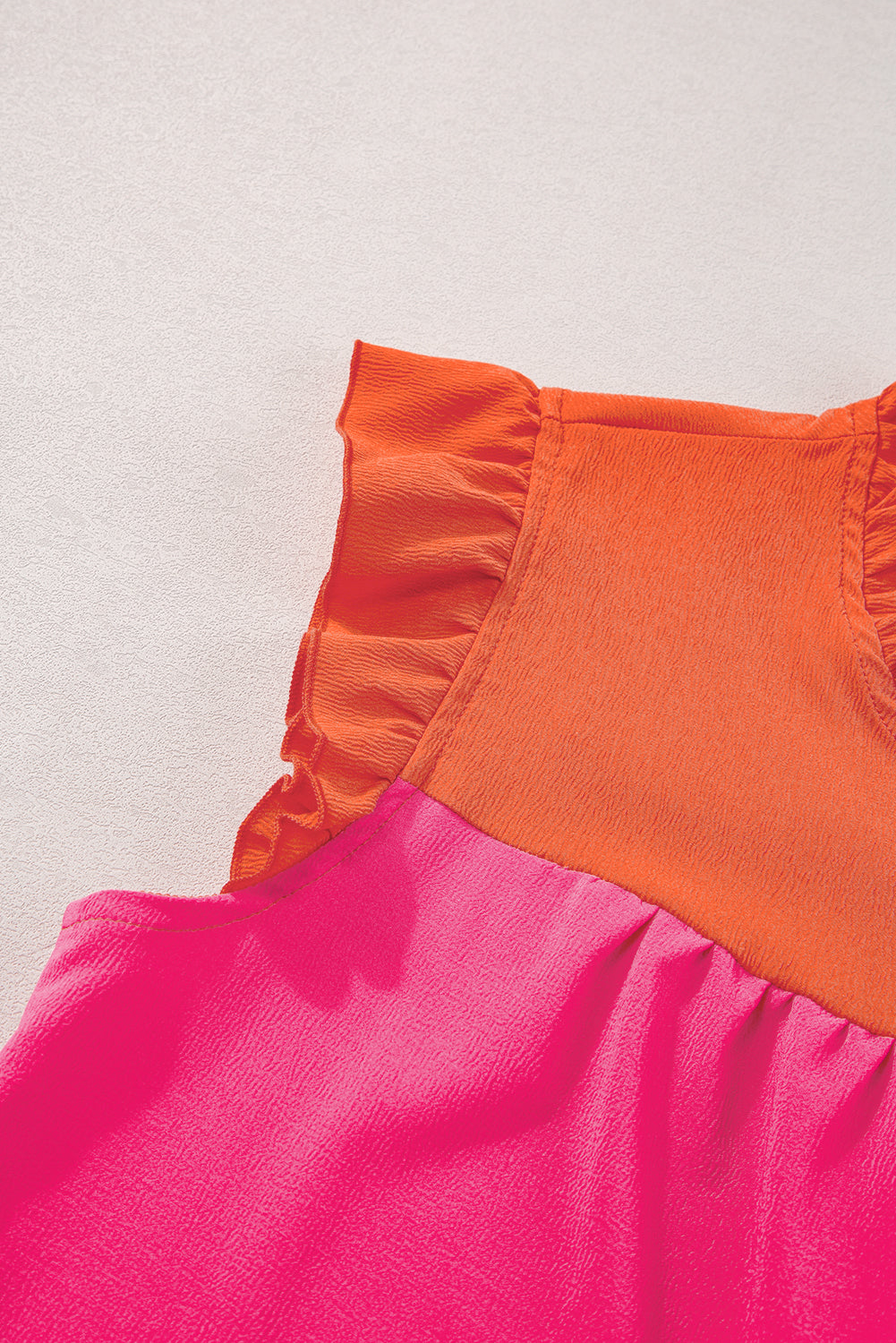 Blouse orange bicolore à volants et manches flottantes-A WOMAN WE LOVE