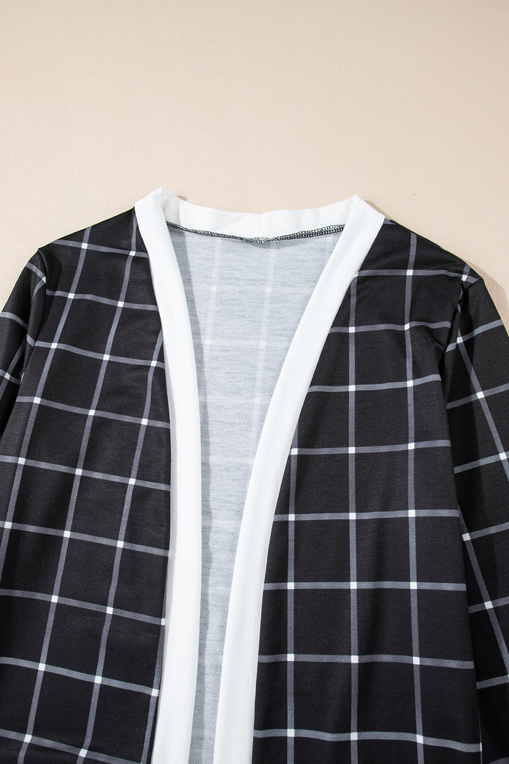 Cardigan ouvert à carreaux noirs avec bords color block et poche-A WOMAN WE LOVE