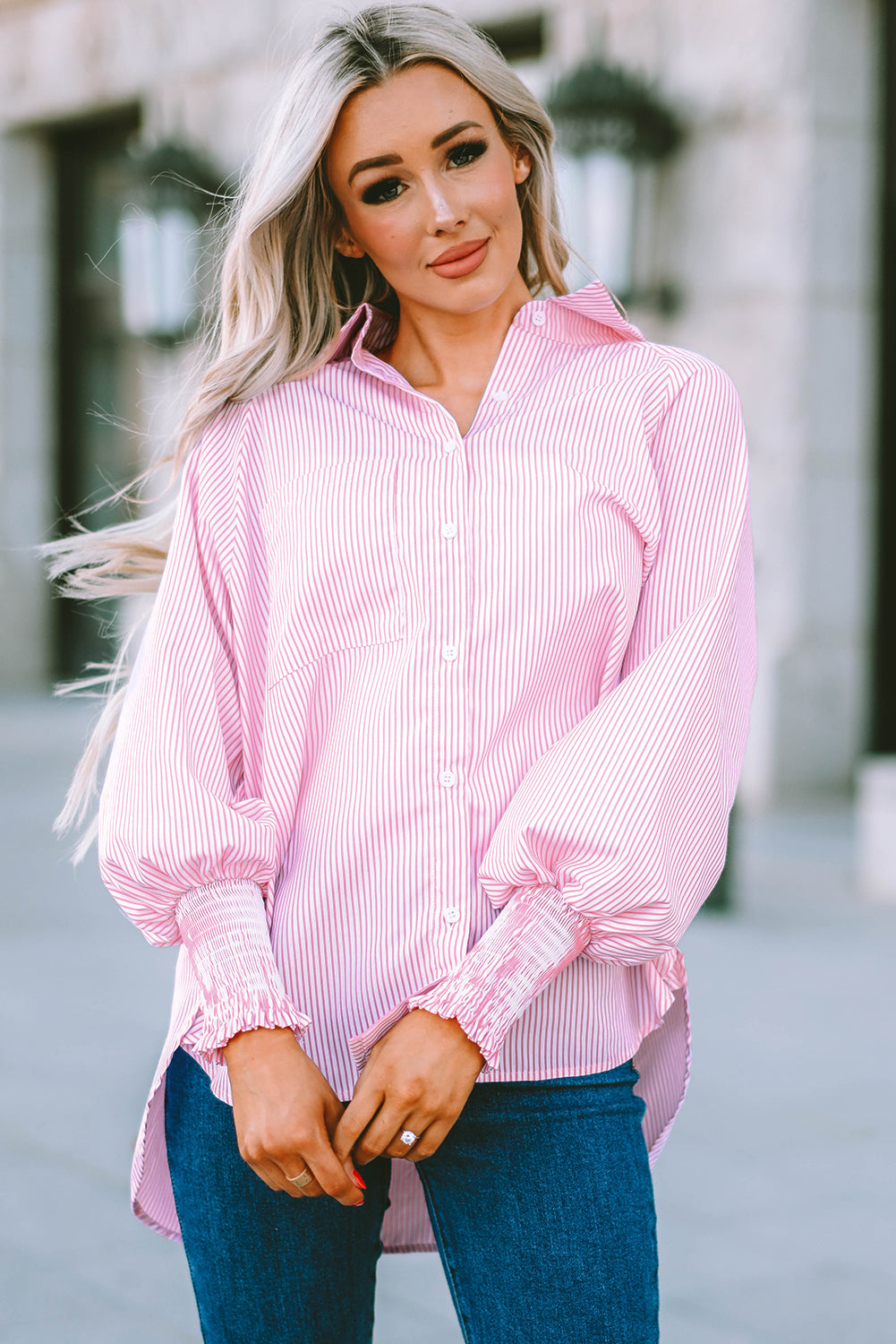 Chemise de petit ami à rayures à rayures roses avec de la poche