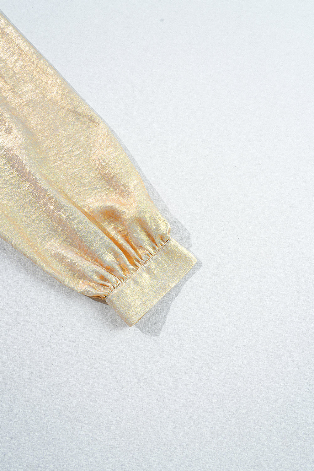 Chemisier babydoll dorée à volants et col en V à manches bouffantes *-A WOMAN WE LOVE