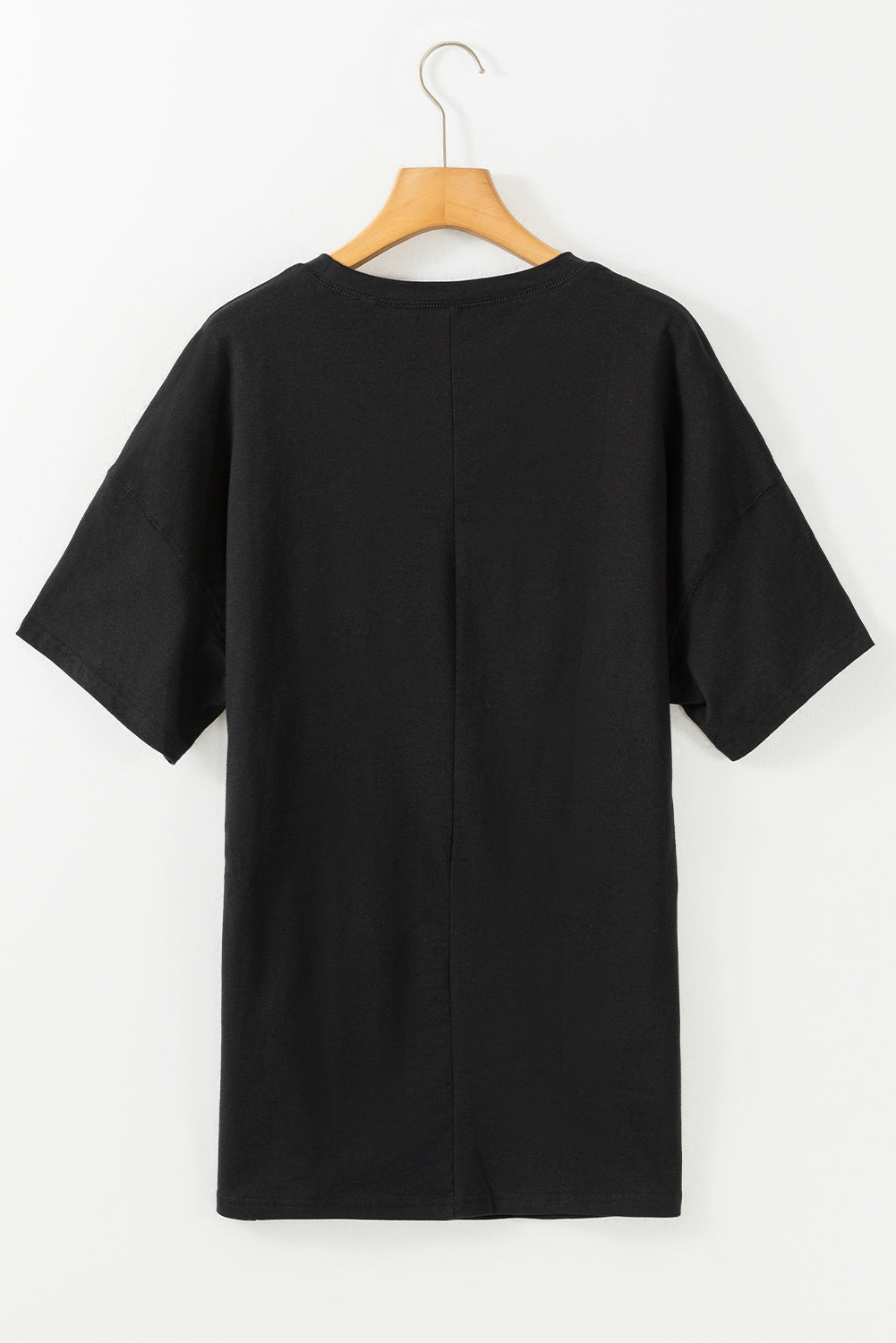 Camiseta de túnica básica negra con cuello de color redondo unido