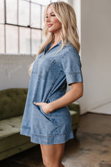 Vestido de mezclilla depactado con mangas cortas *
