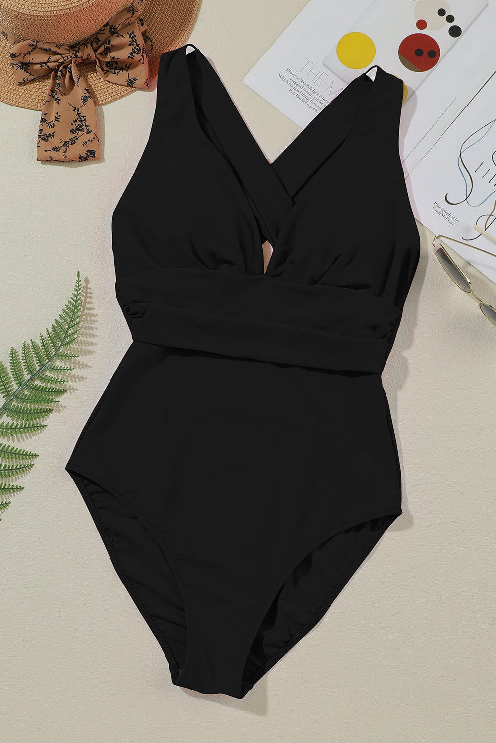 Monokini noir à col en V profond croisé dos nu froncé coupe haute