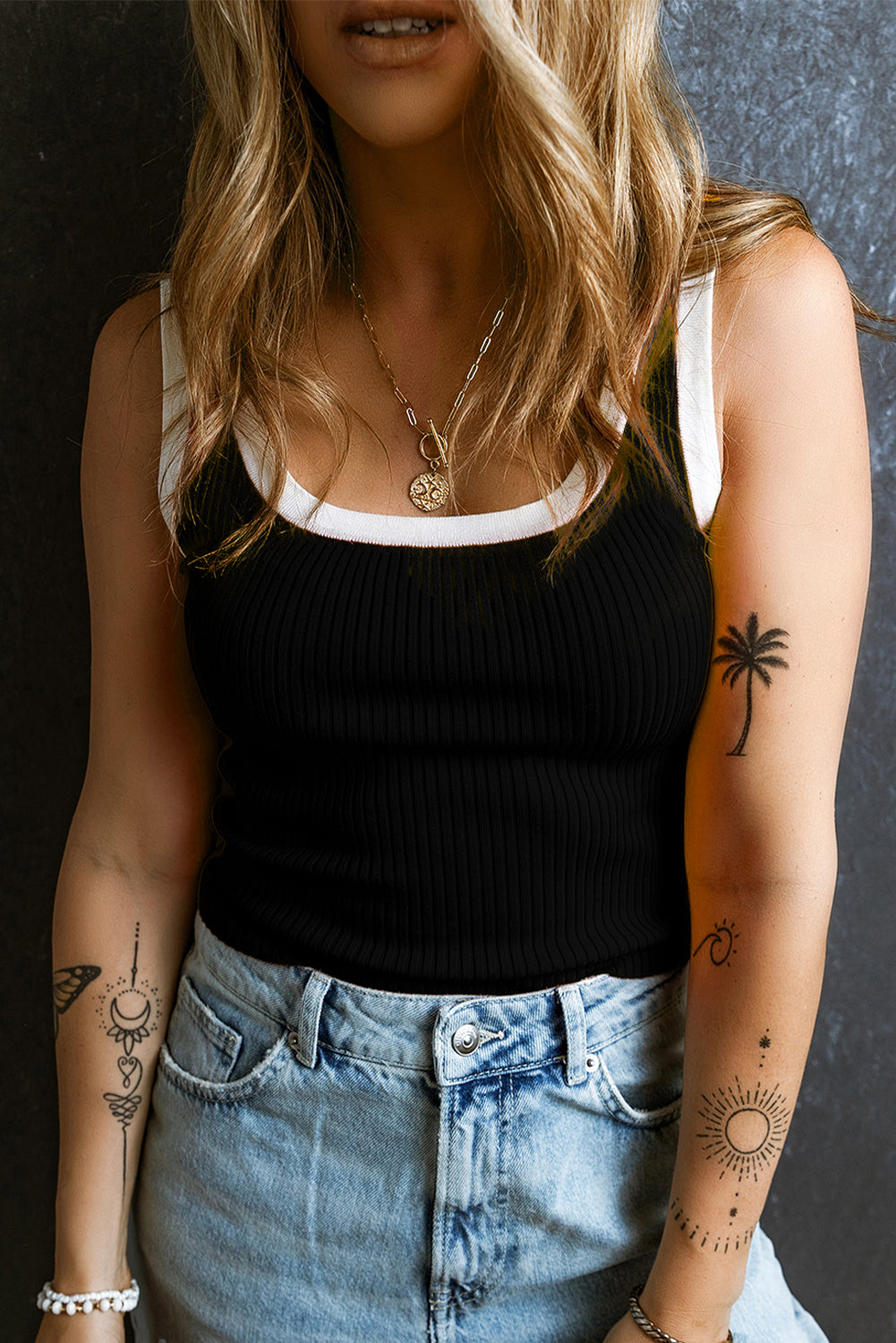 Débardeur noir à col en U *-A WOMAN WE LOVE