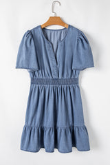 Vestido de mezclilla V -neck con volantes y talla brotada *