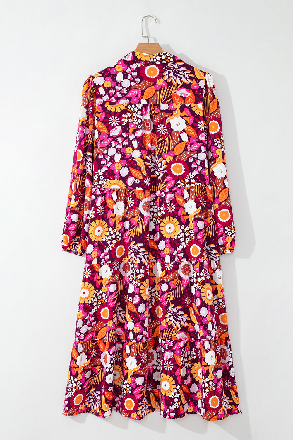 Robe longue fluide à plusieurs niveaux et col violet