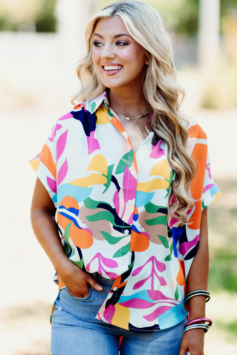 Chemise à manches courtes multicolore à imprimé feuilles abstraites-A WOMAN WE LOVE
