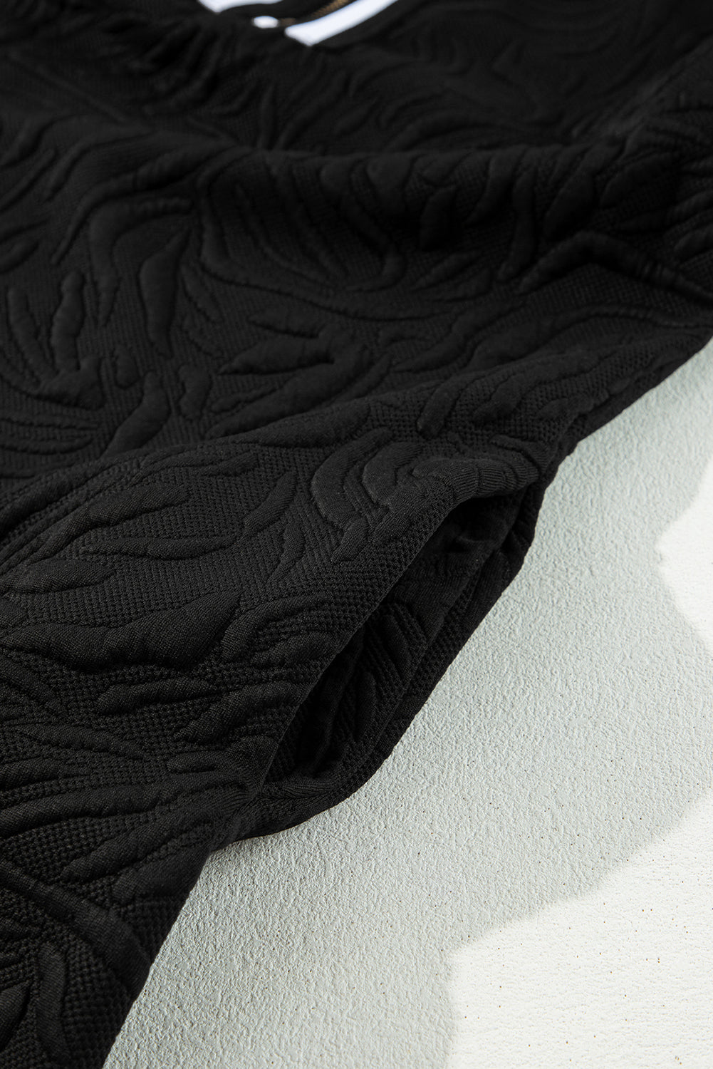 Black right-down mini-darling in jacquard with zipper on a quarter