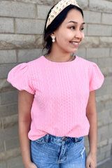 Camiseta rosa texturizada con mangas hinchadas