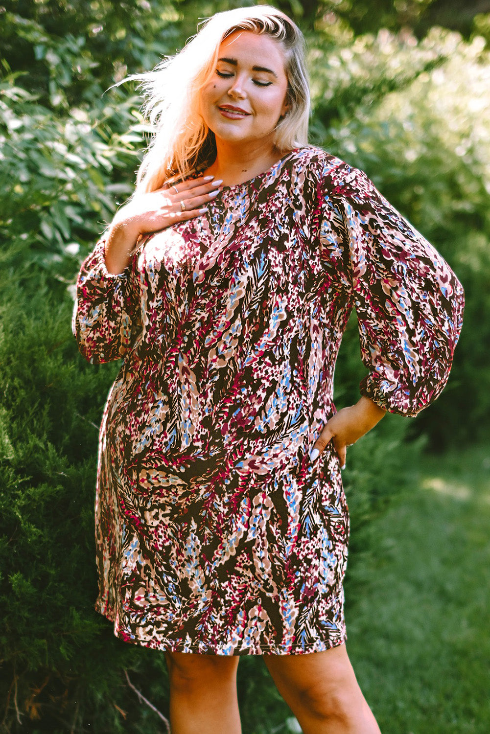 Vestido de estampado floral de talla grande roja ardiente