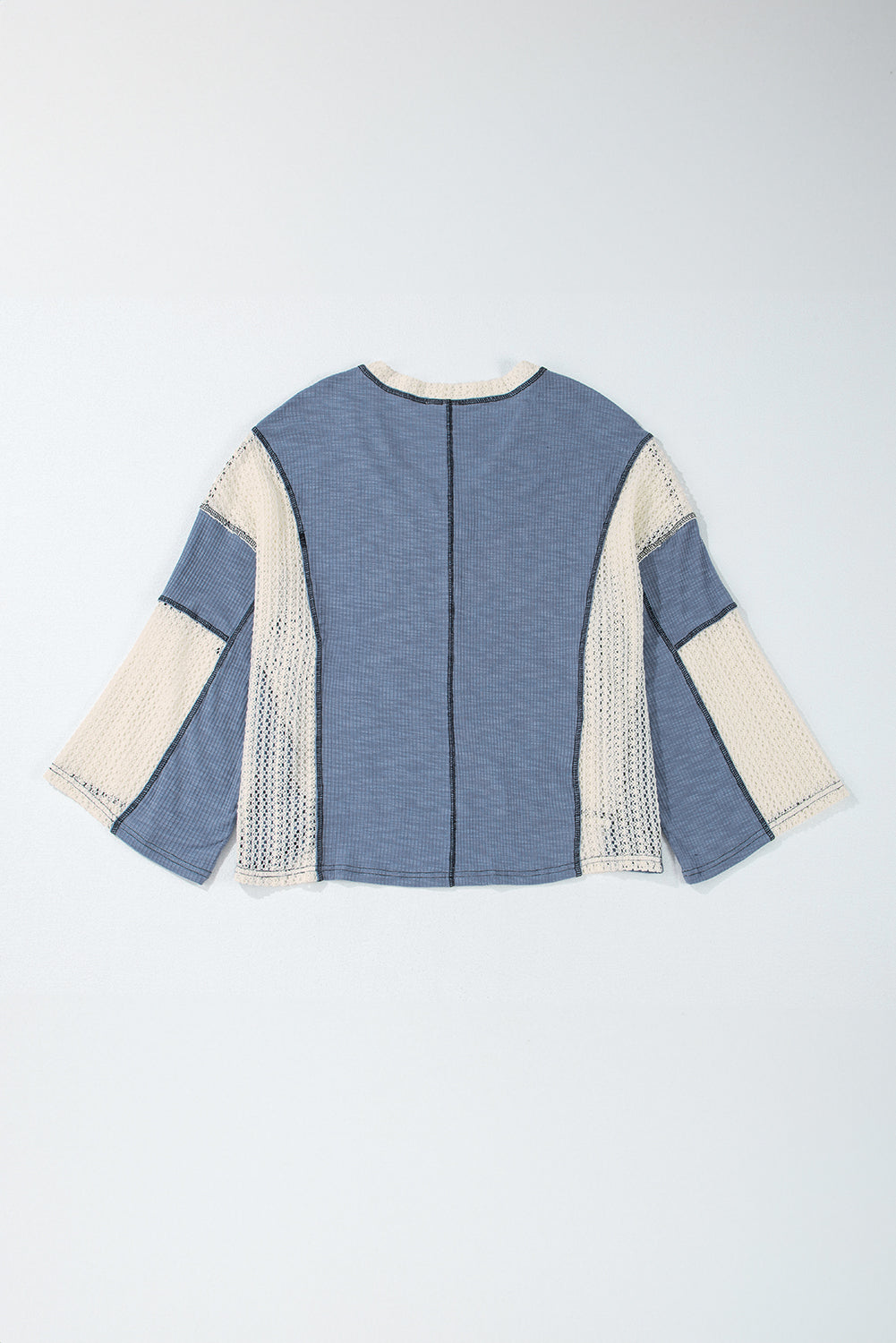 Haut ample haut bas bleu Ashleigh avec détails en crochet et coutures apparentes