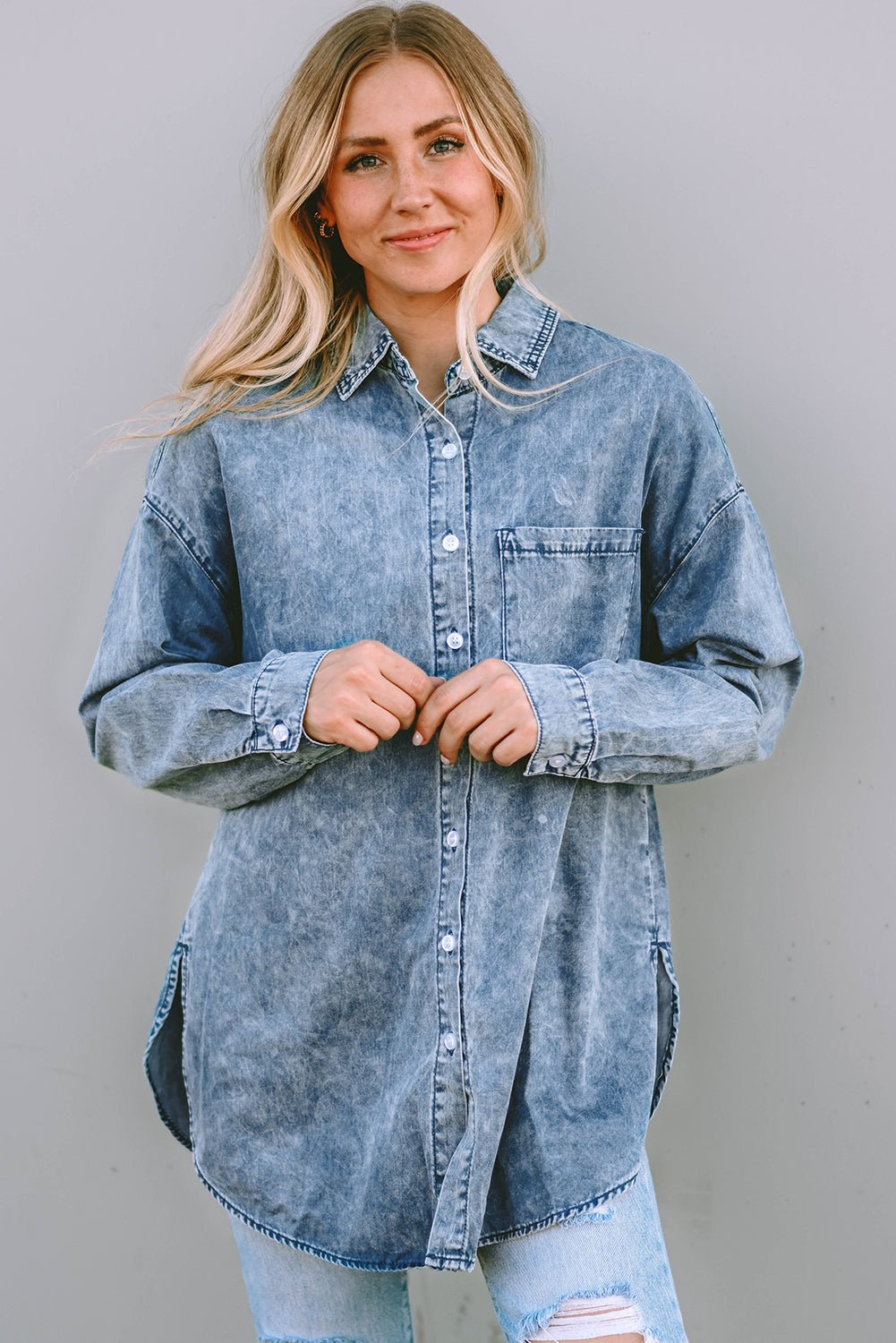 Chemise en jean bleu ciel délavé vintage avec poche poitrine