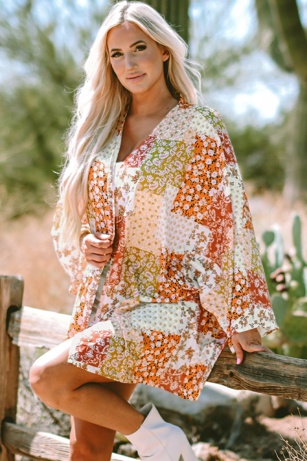 Kimono blanc ouvert à fleurs en patchwork style Boho