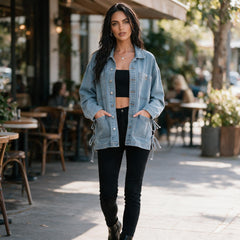 Veste en jean bleu délavé oversize à poches et liens latéraux