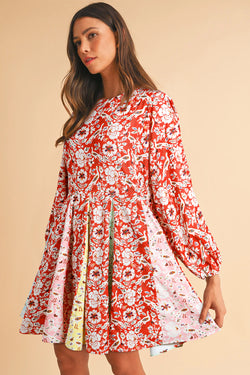 Mini-robe plissée à manches longues et patchwork floral coloré rouge