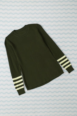 Pull en tricot uni à manches rayées vert