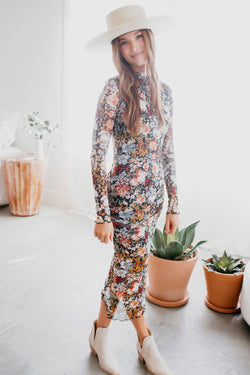 Mid-length dress with floral print and tight amount with long sleeve brown