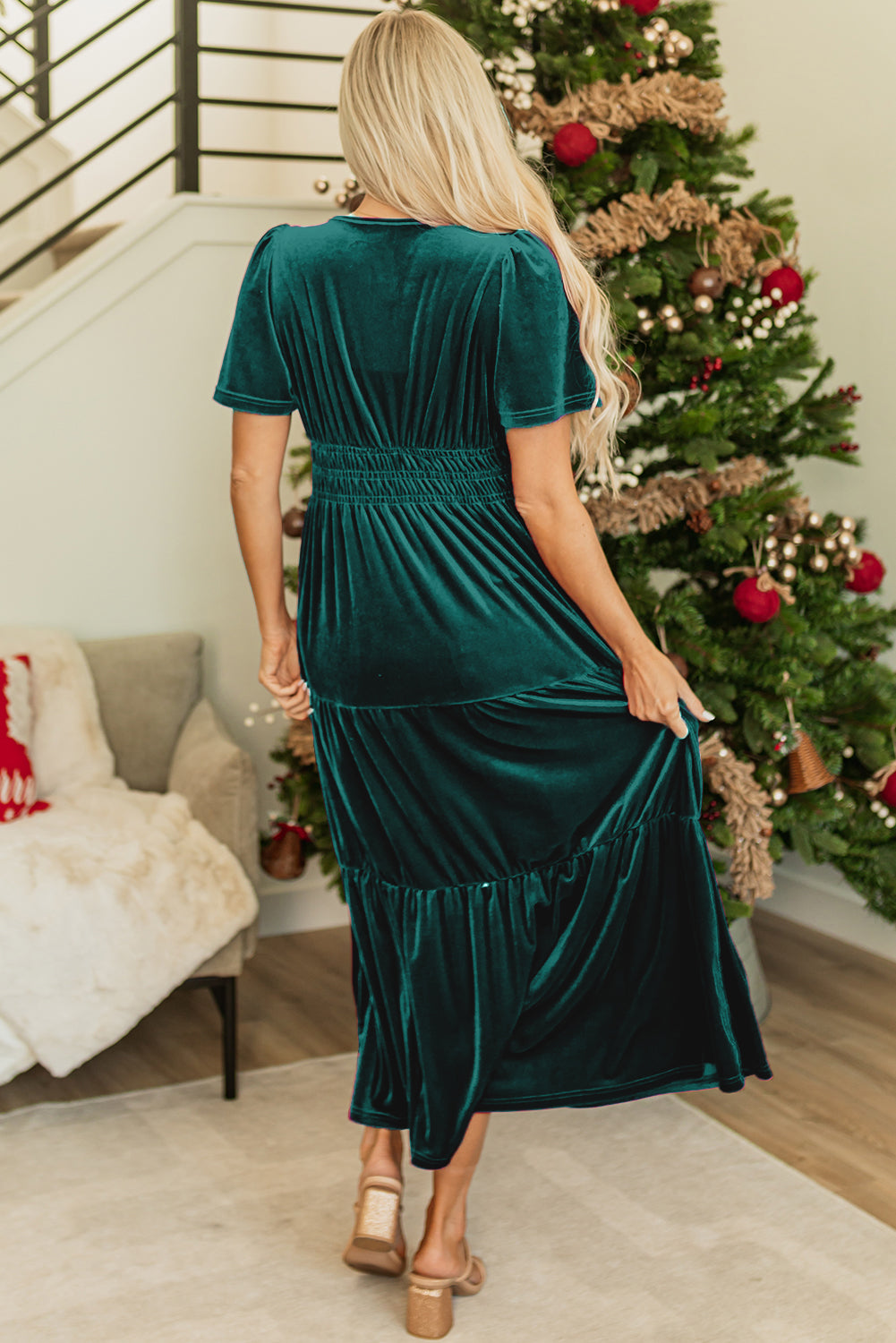 Robe longue Evergreen en velours à manches courtes et taille froncée à plusieurs niveaux