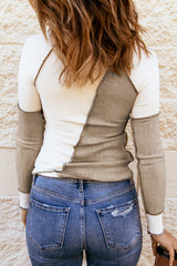 White ribbed knitting top with colored blocks *