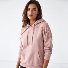Raglan sleeve hoodie and plain colored rivets with pocket