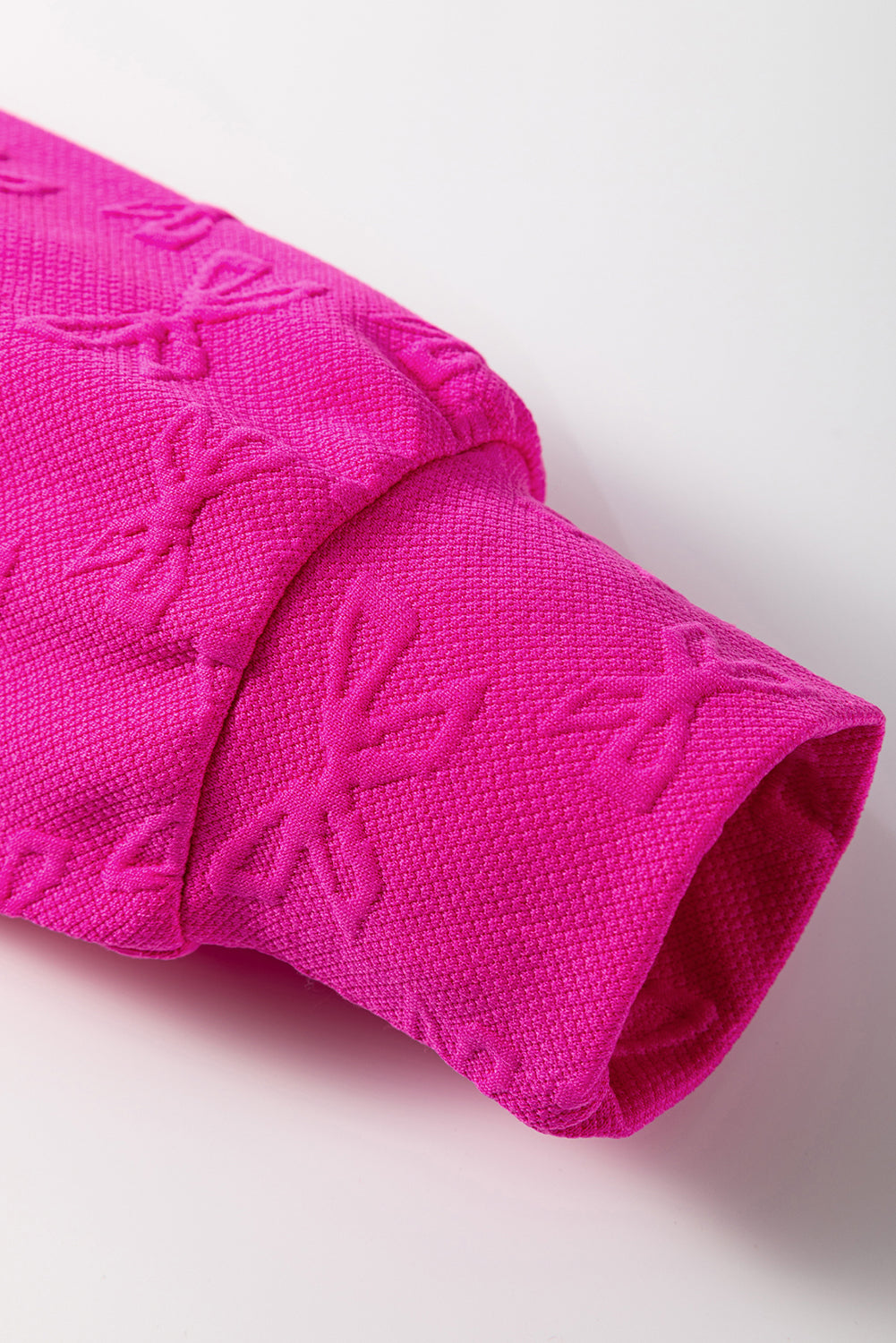 Mini-robe droite texturée en jacquard rouge rose avec fermeture éclair sur un quart