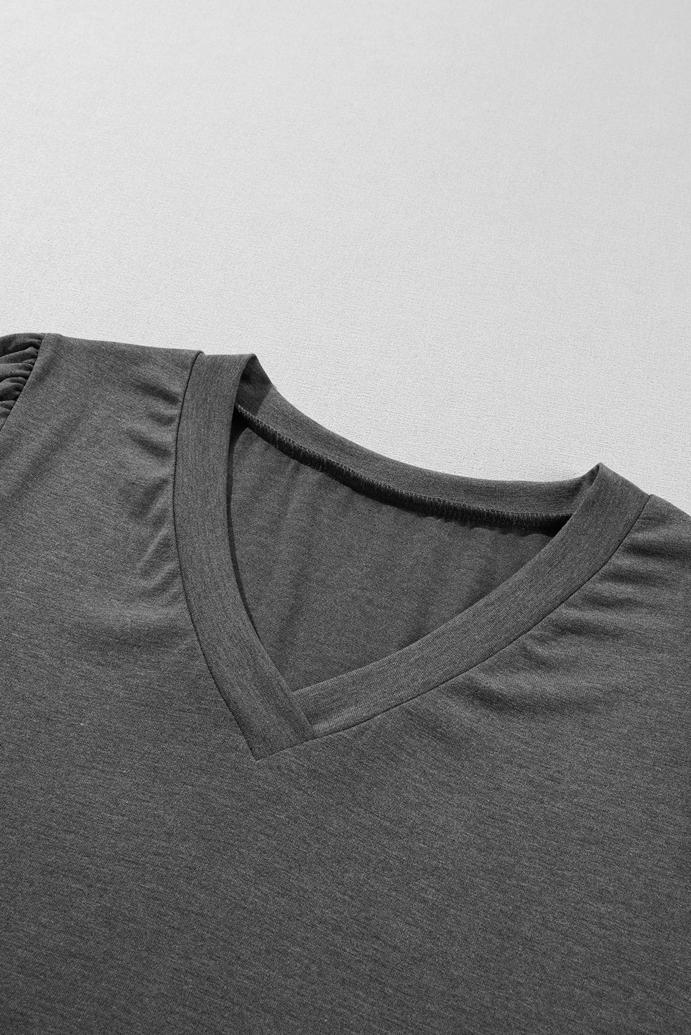 Carbongrau -Mode Blütenhülle gegen Nacken T -Shirt