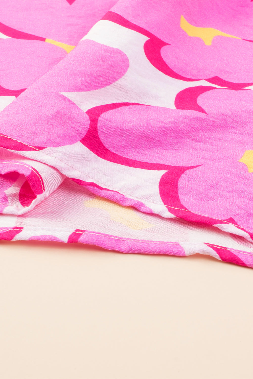 Vestido de estampado floral rosa fluido, cuello cuadrado, cintura de imperio