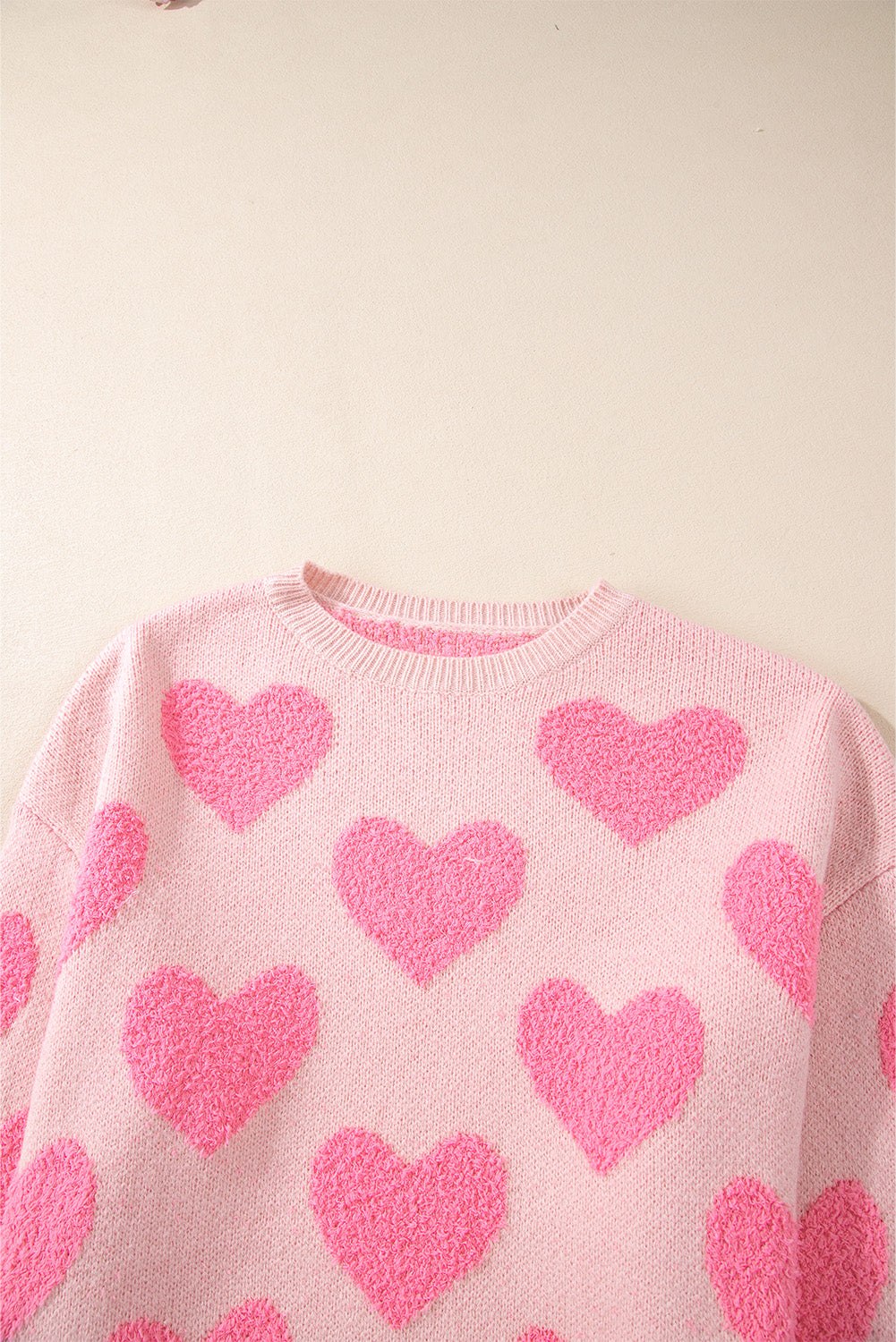 Pull en tricot de coeur de la Saint-Valentin rose clair