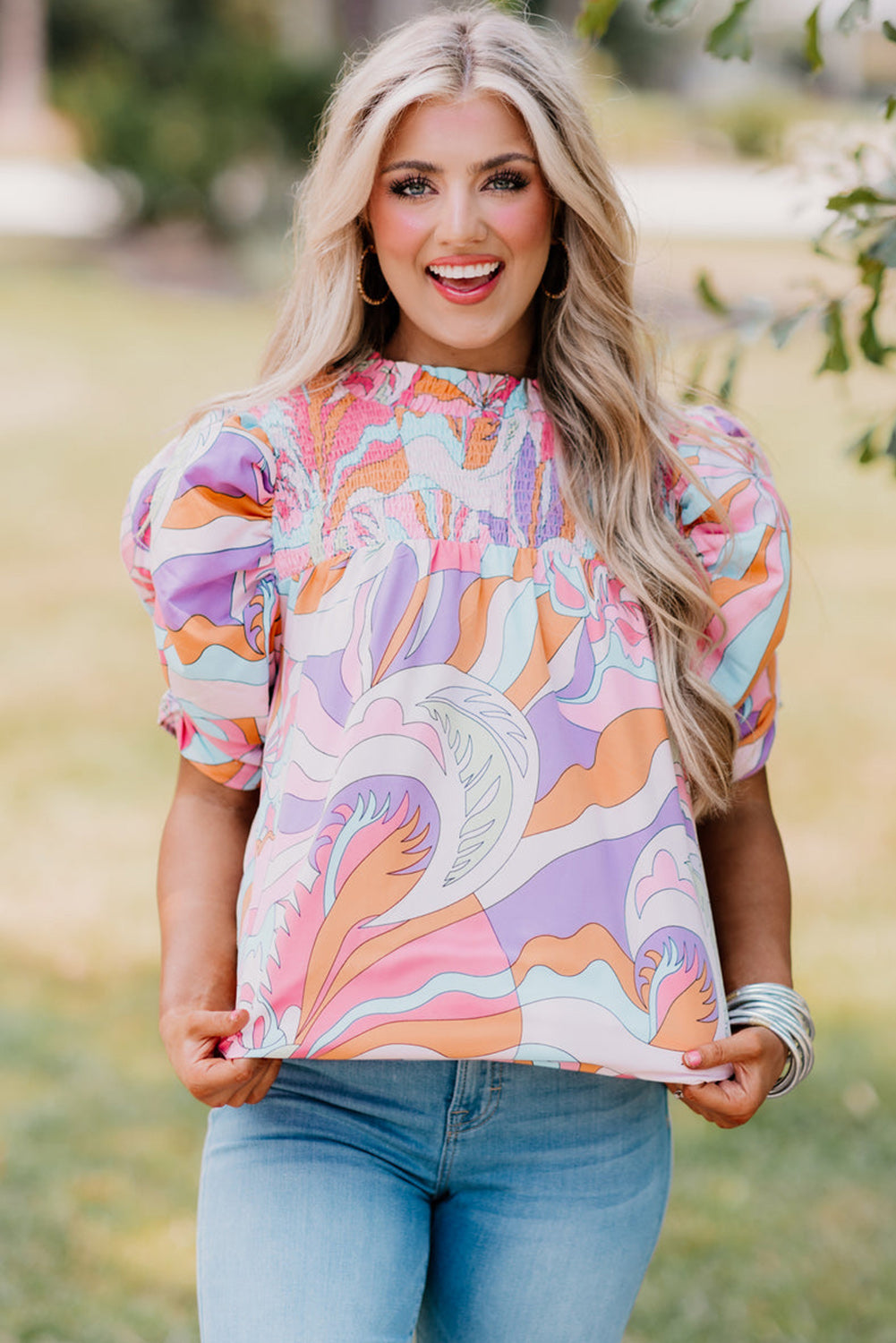 Blouse rose à imprimé abstrait et manches bouffantes avec smocks-A WOMAN WE LOVE