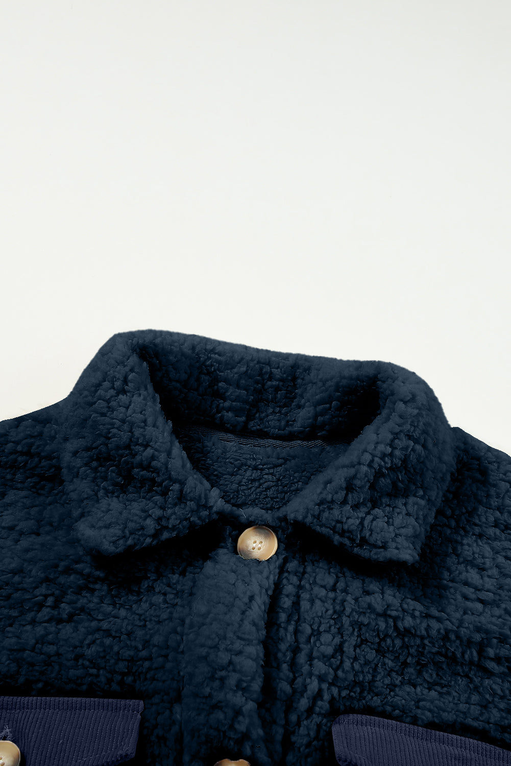 Manteau Teddy bleu à simple boutonnage et poche à rabat contrasté