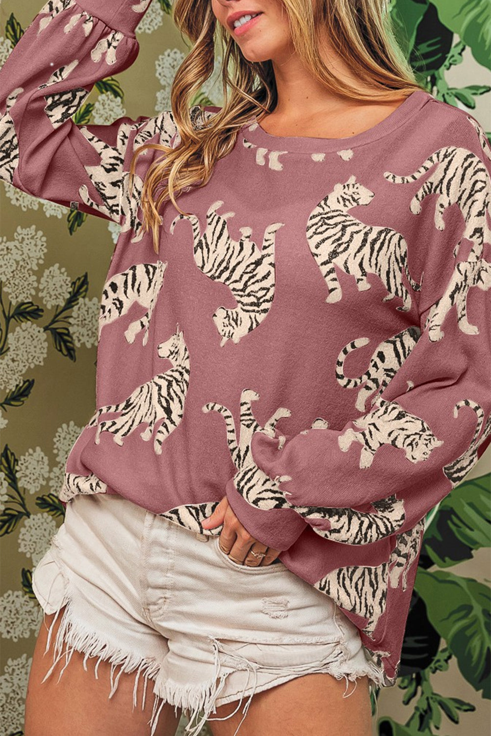 Relaxed sweatshirt with red pink animated print