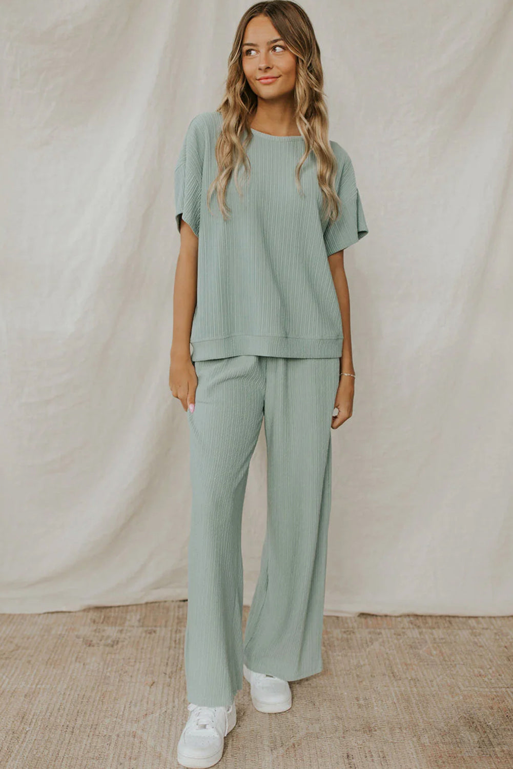 Mondlicht Jade Textured T -Shirt and Pants Lounge Set