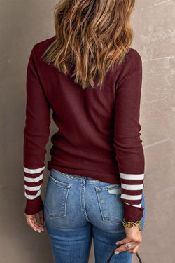 Pull en tricot uni à manches rayées rouge