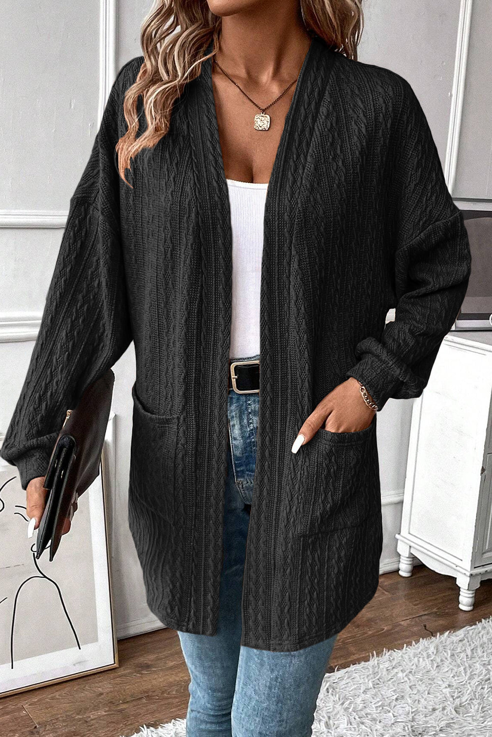 Cardigan noir ouvert sur le devant avec poches latérales en tricot texturé