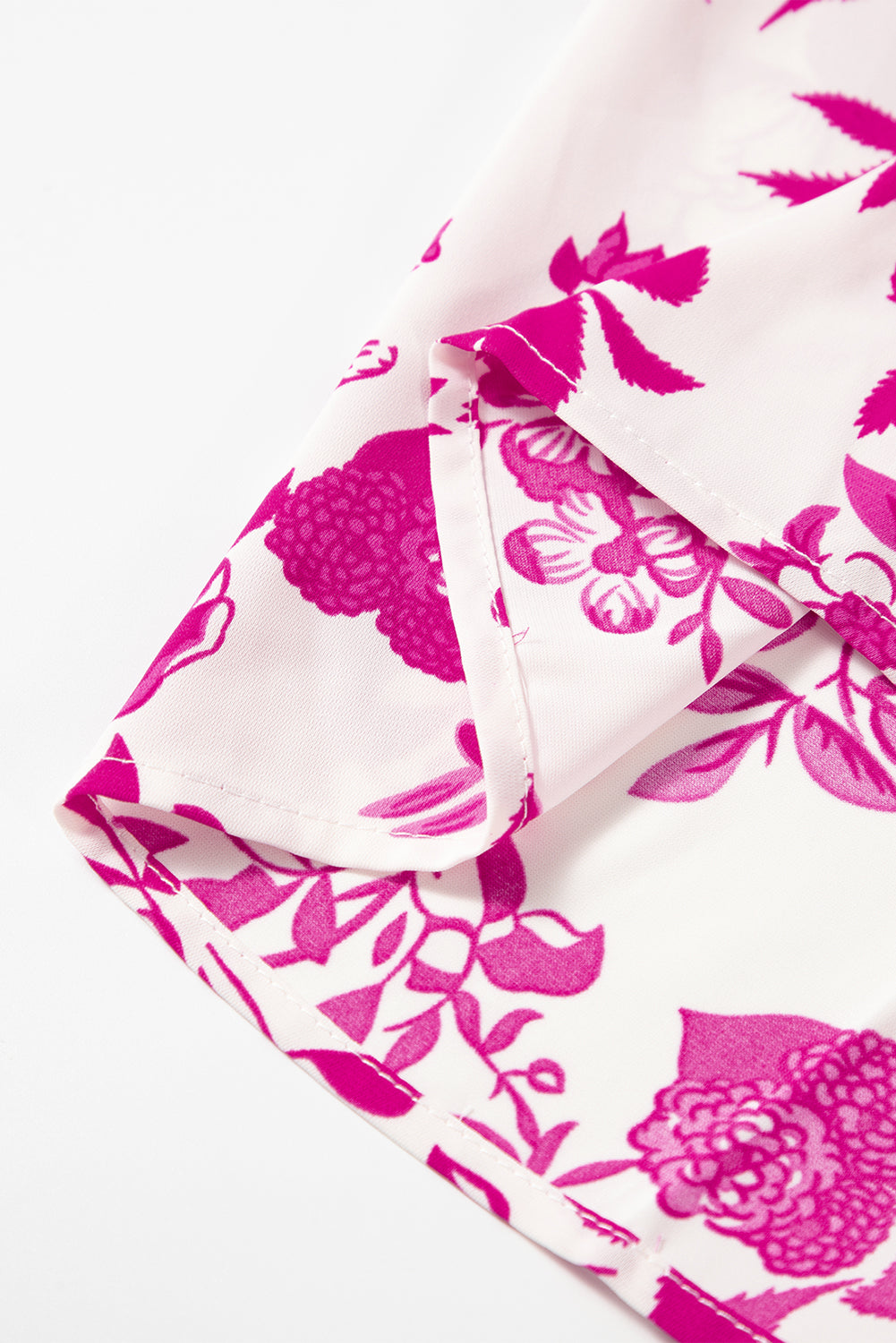 Chemisier rose à imprimé floral et manches à volants avec trou de serrure dans le dos-A WOMAN WE LOVE