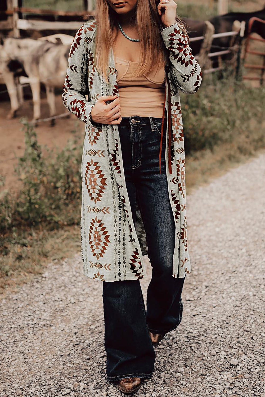 Cardigan long marron imprimé aztèque occidental ouvert sur le devant-A WOMAN WE LOVE