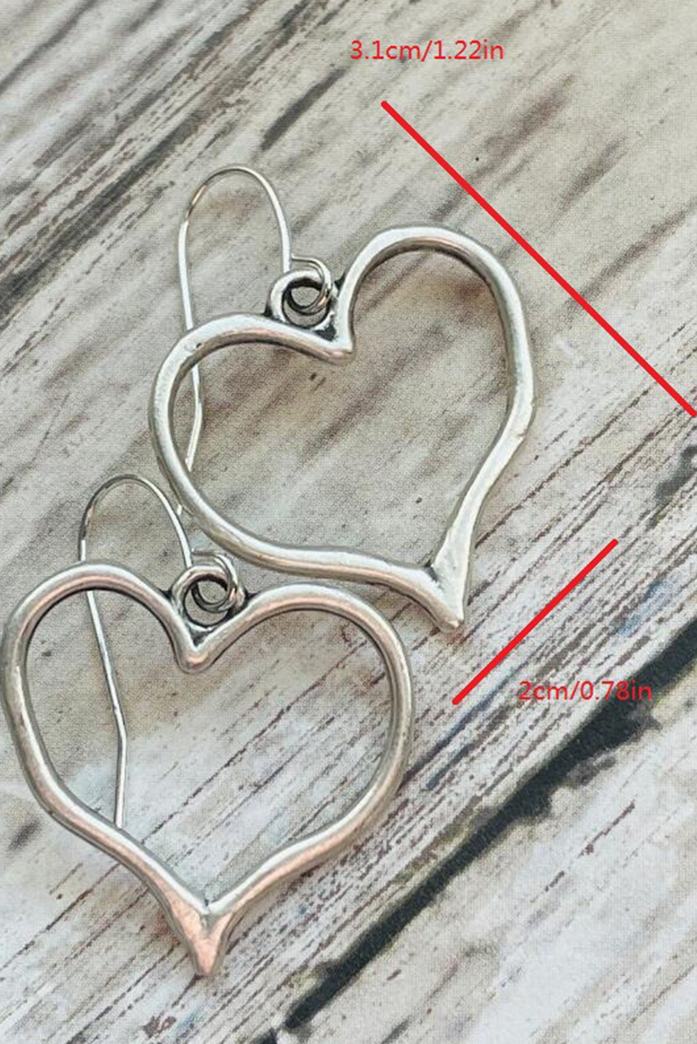 Boucles d'oreilles pendantes à crochet en forme de cœur argenté-A WOMAN WE LOVE