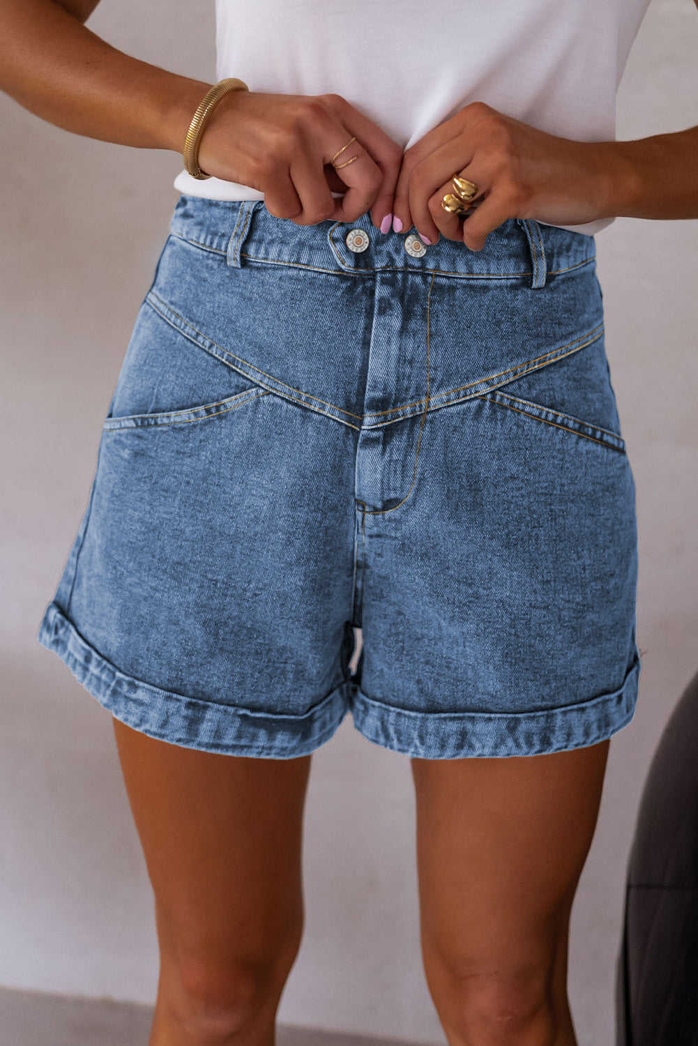 Short en jean à ourlet retroussé, poches et détails de coutures Ivy