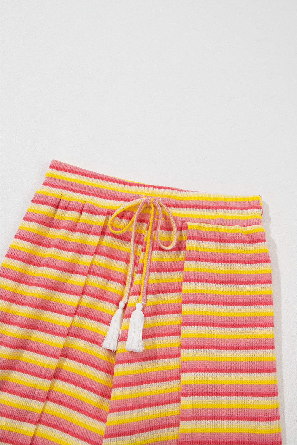 Stripe amarillo Rainbow Tee Tasseled String de pierna ancha Pantalones Set