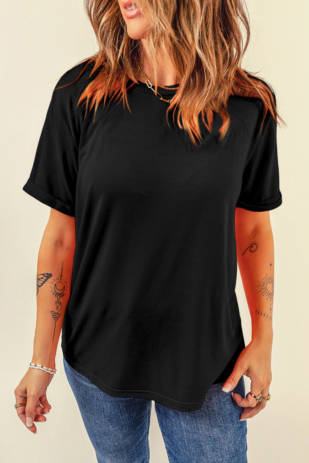 Camiseta negra relajada con placas redondas