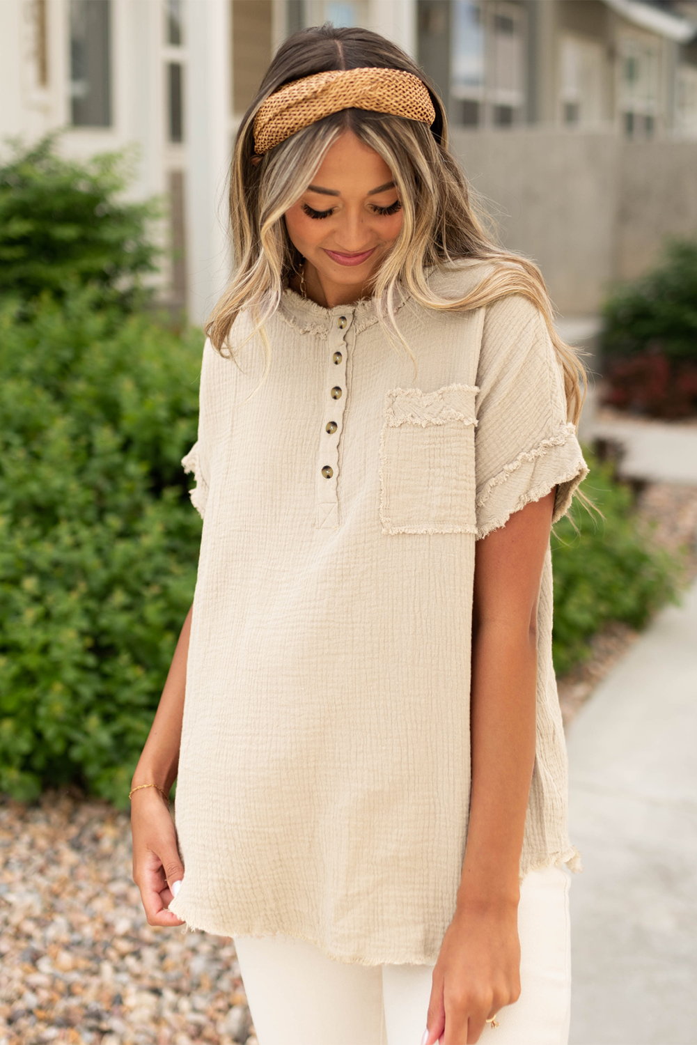 Half-low-cut-out high-sleeved top and crumpled textured tapered border parchment