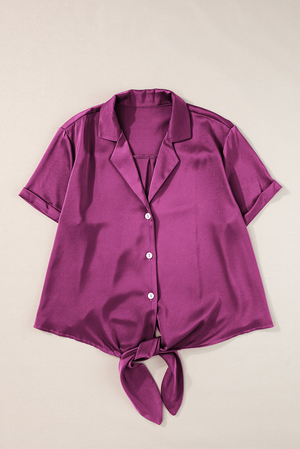 Chemise en satin à manches courtes et poignets repliés rose rouge-A WOMAN WE LOVE