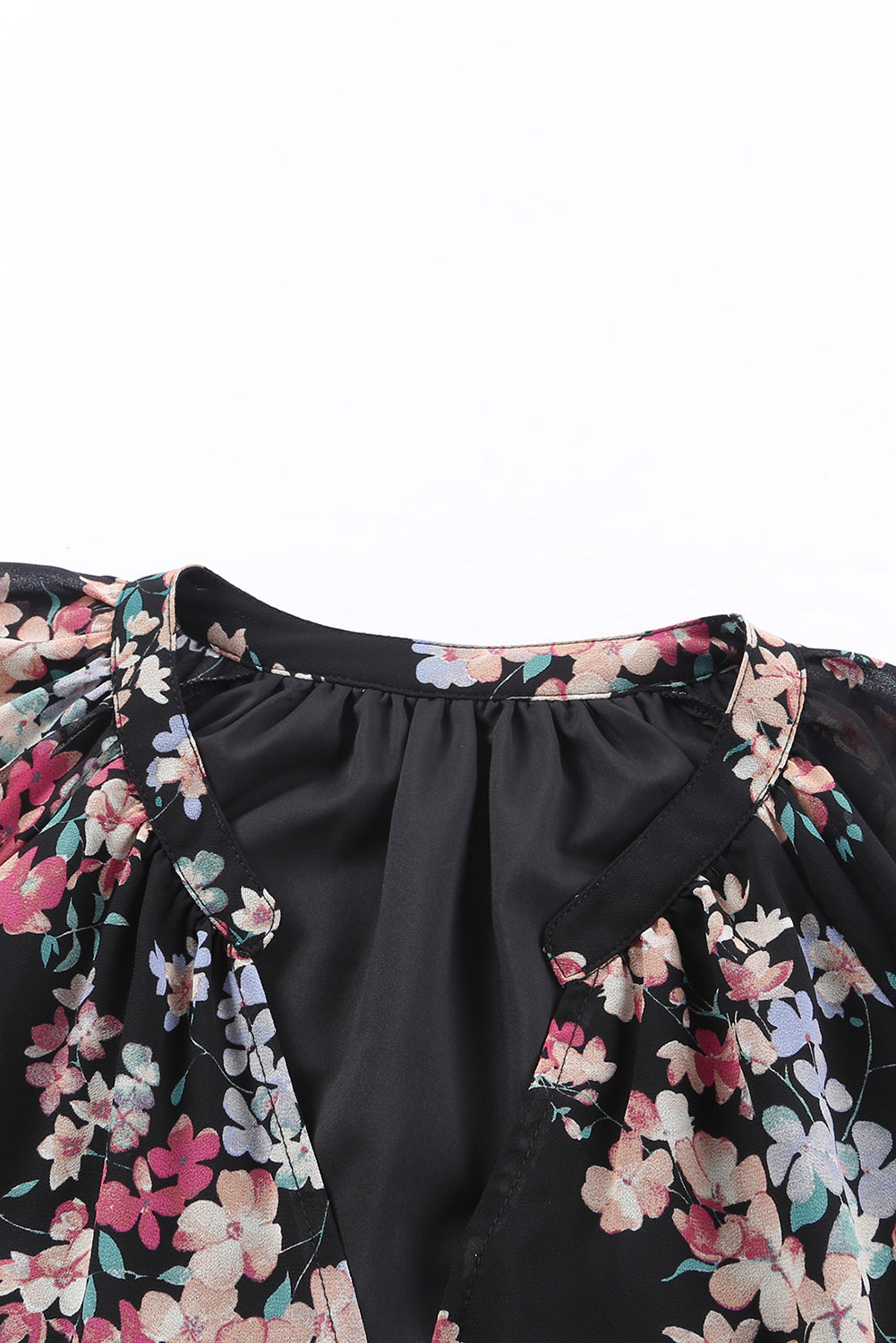 Schwarze Wildblume -Druck -Chiffon -Bluse