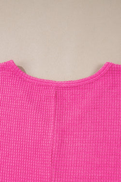 Ample V -neck in V -neck and knitted side slits *