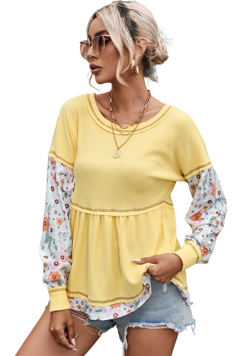 Blouse babydoll à la gaufre à la plaquette florale jaune