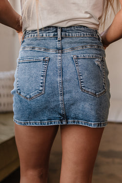 Mini-jupe taille haute en Jean effet vieilli avec strass *