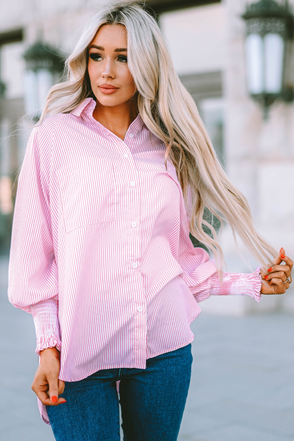 Chemise de petit ami à rayures à rayures roses avec de la poche