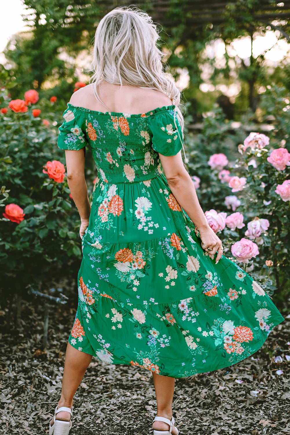 Robe midi smockée à plusieurs niveaux et imprimé floral vert