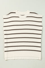 Camiseta con mangas cortas y collar redondo marrón con rayas y hendiduras laterales