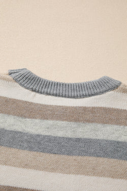 Round collar sweater with gray stripes *